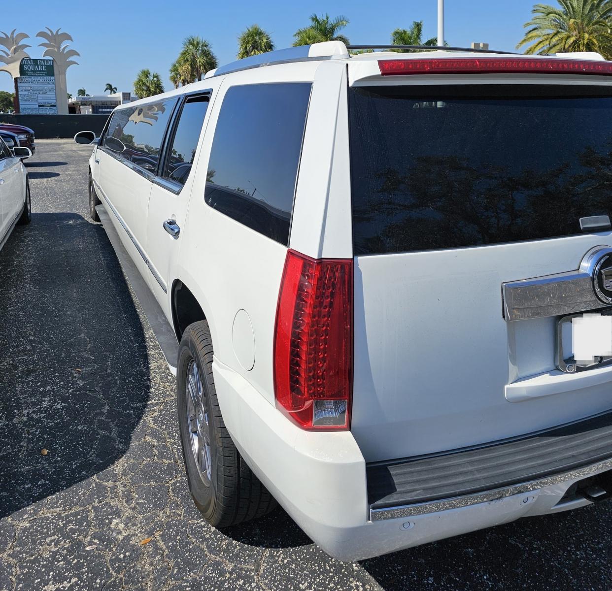 2008 White Cadillac Escalade , Automatic transmission, 0.000000, 0.000000 - Photo #3